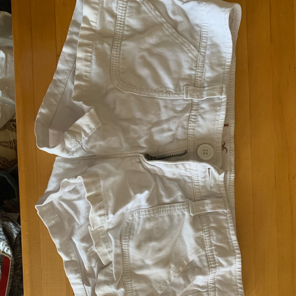 HOLLISTER🌟White Button Shorts